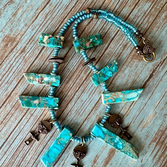 A unique & fun choker necklace. Sea sediment block beads & African brass dolls - Picture 7 of 7